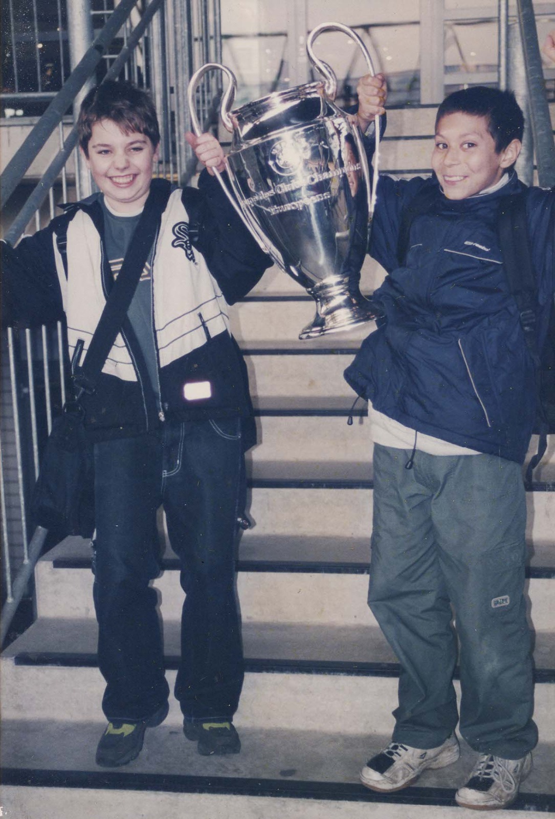 2001 IKG Schulteam im Stadion 2.jpeg